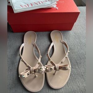 Valentino Flip Flops size 39 poudre colorway